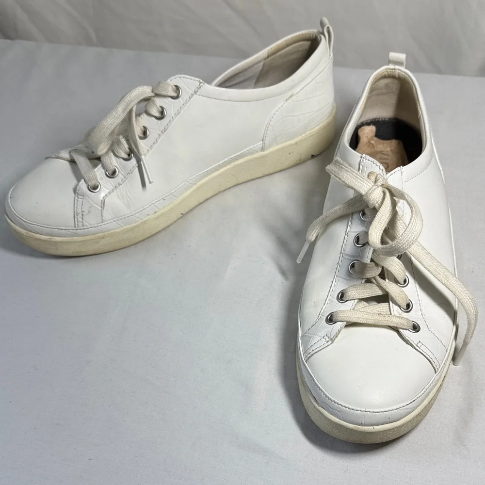 Vionic Winny White Leather Sneakers. 10.